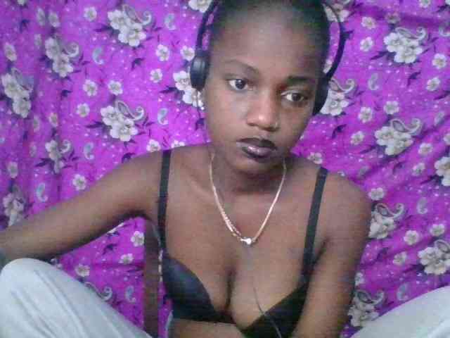 LovelyBlackGirl webcam