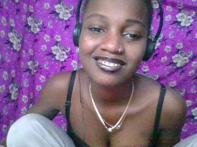 LovelyBlackGirl webcam