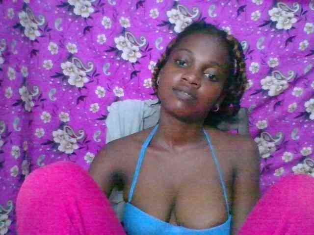 LovelyBlackGirl webcam