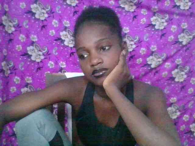 LovelyBlackGirl webcam