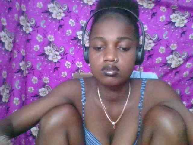 LovelyBlackGirl webcam