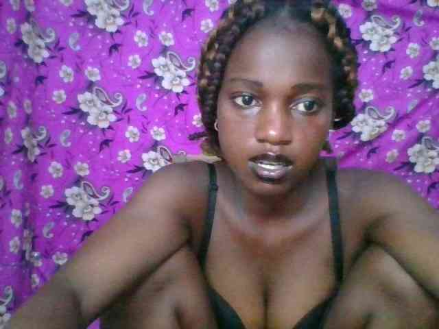 LovelyBlackGirl webcam