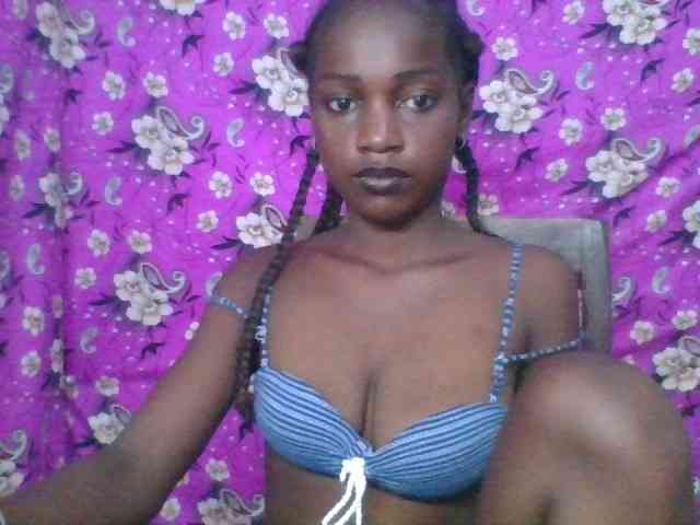 LovelyBlackGirl webcam