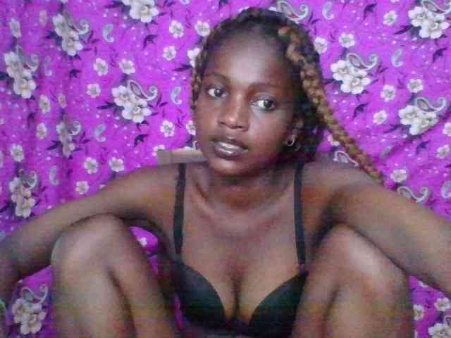 LovelyBlackGirl webcam