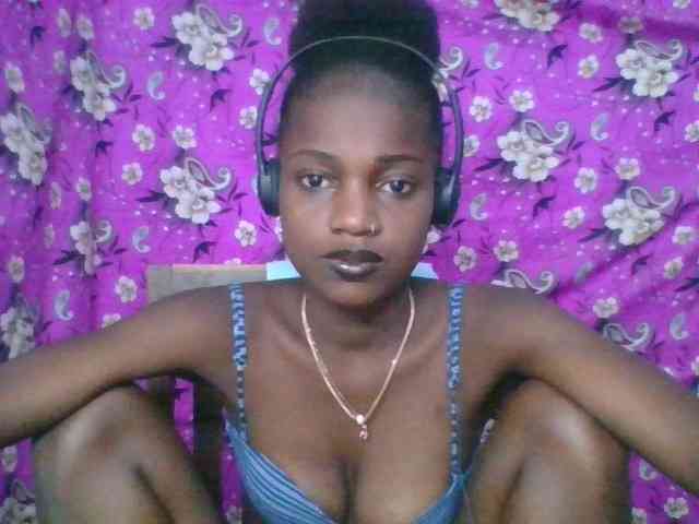 LovelyBlackGirl webcam