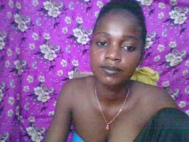 LovelyBlackGirl webcam