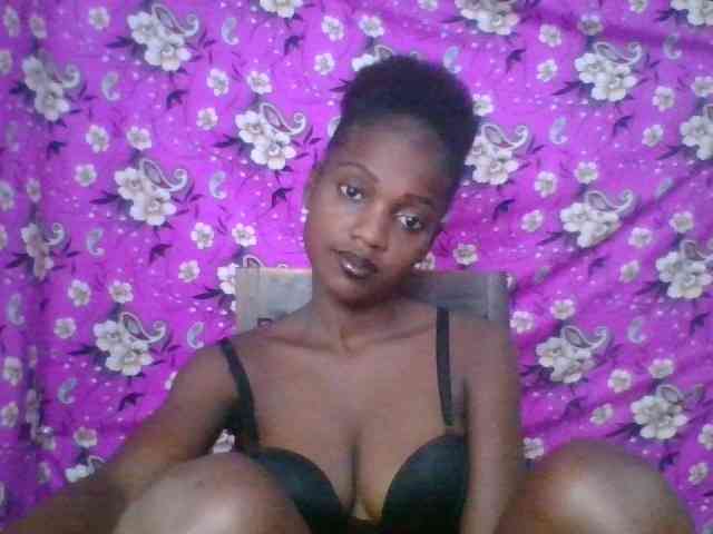 LovelyBlackGirl webcam