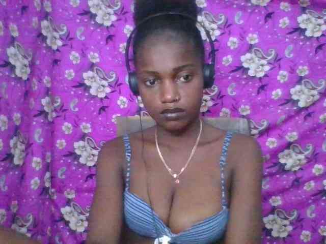 LovelyBlackGirl webcam