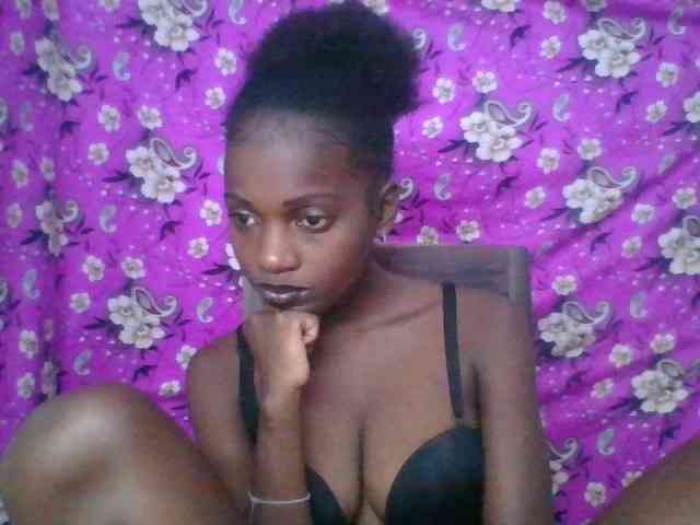 LovelyBlackGirl webcam