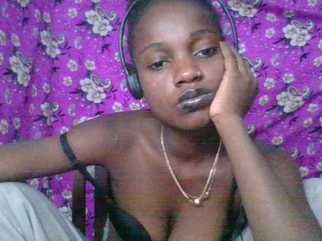 LovelyBlackGirl webcam