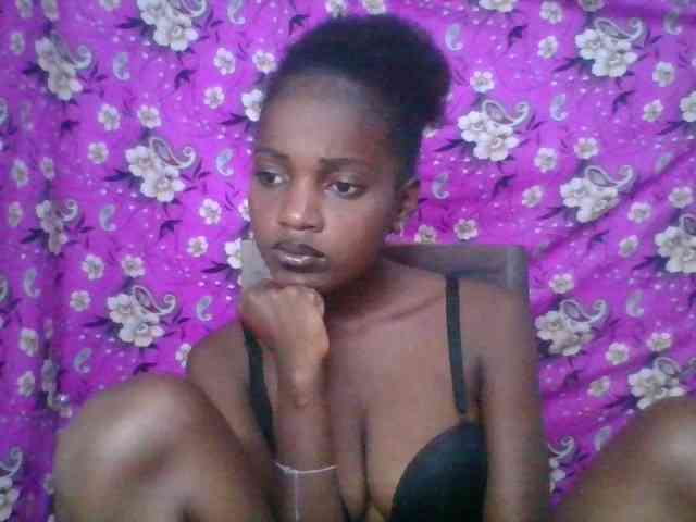 LovelyBlackGirl webcam