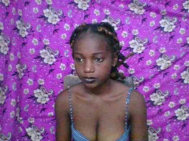 LovelyBlackGirl webcam