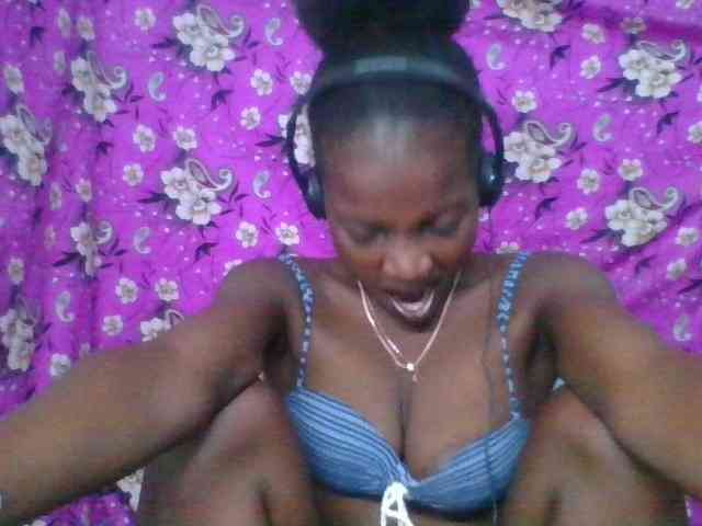 LovelyBlackGirl webcam