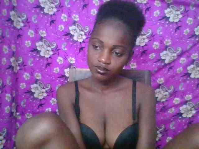 LovelyBlackGirl webcam