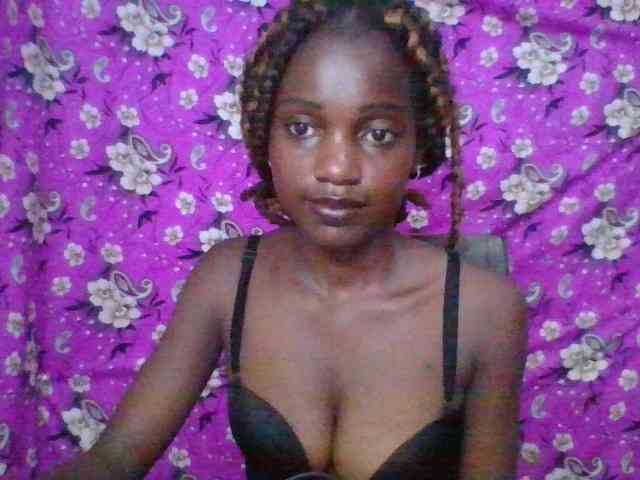 LovelyBlackGirl webcam