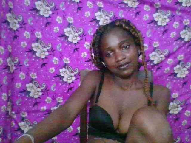 LovelyBlackGirl webcam