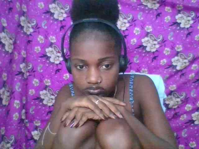 LovelyBlackGirl webcam