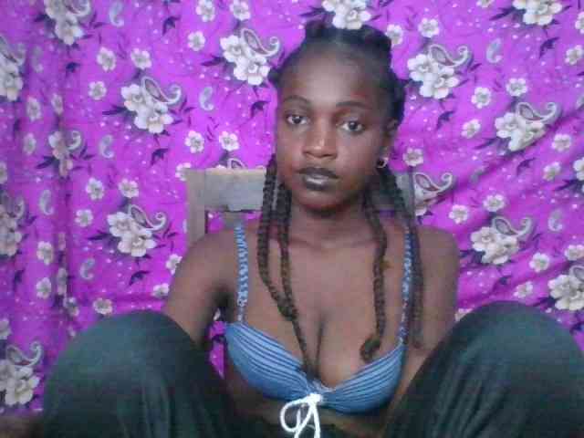 LovelyBlackGirl webcam