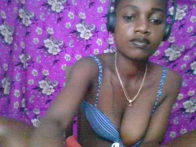 LovelyBlackGirl webcam
