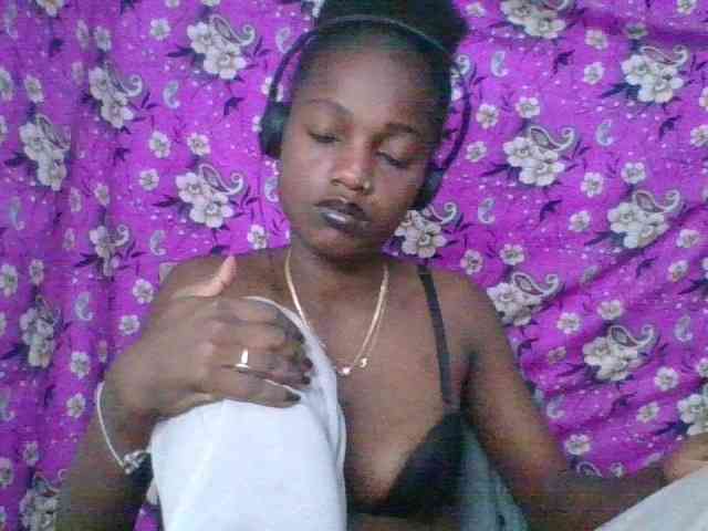 LovelyBlackGirl webcam