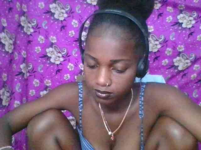 LovelyBlackGirl webcam