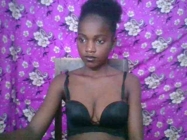 LovelyBlackGirl webcam