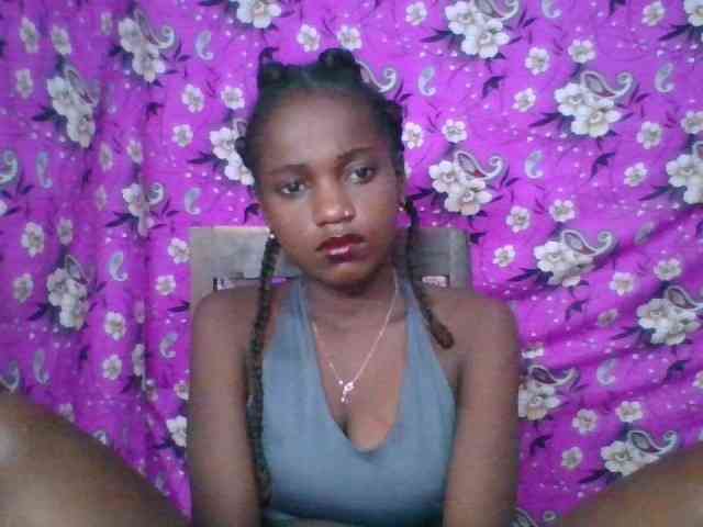LovelyBlackGirl webcam