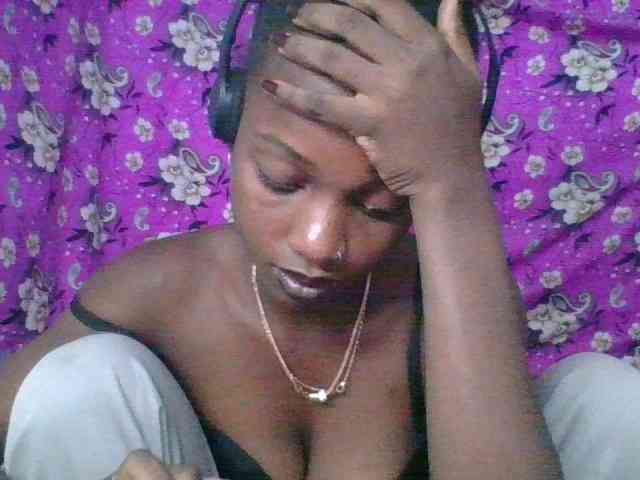 LovelyBlackGirl webcam