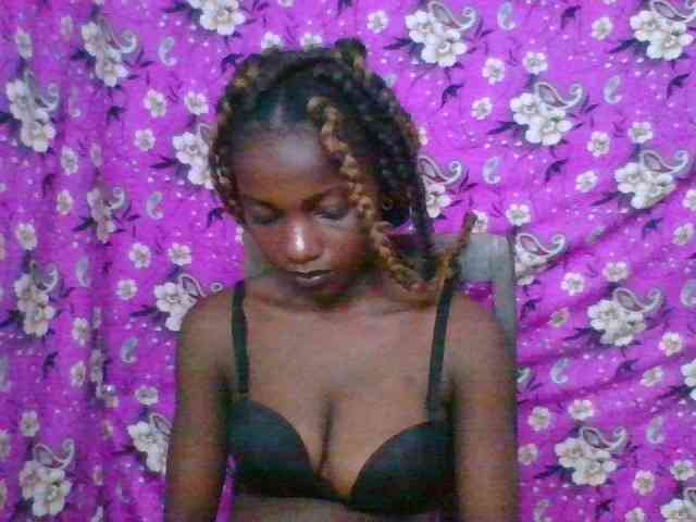 LovelyBlackGirl webcam