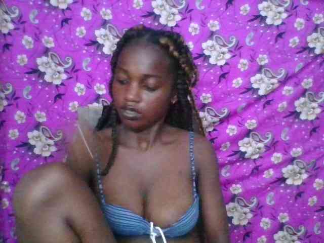 LovelyBlackGirl webcam