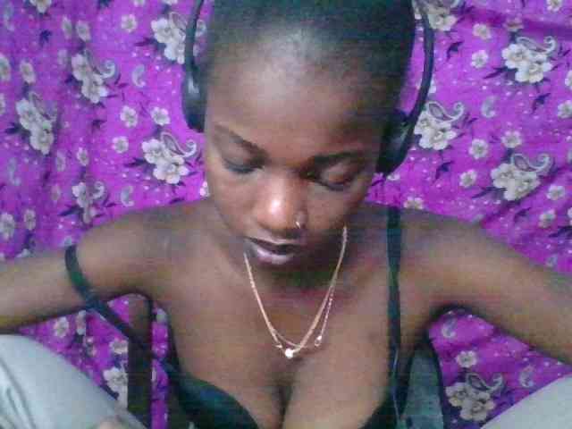 LovelyBlackGirl webcam