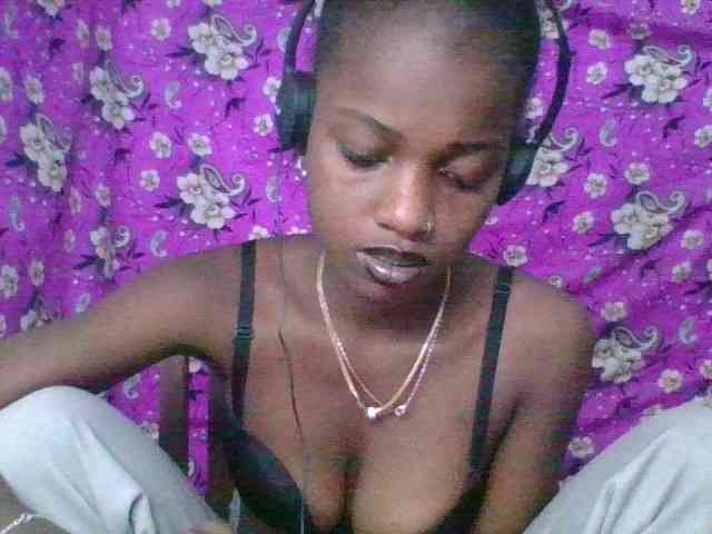 LovelyBlackGirl webcam