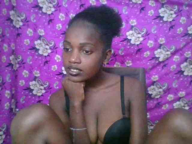 LovelyBlackGirl webcam