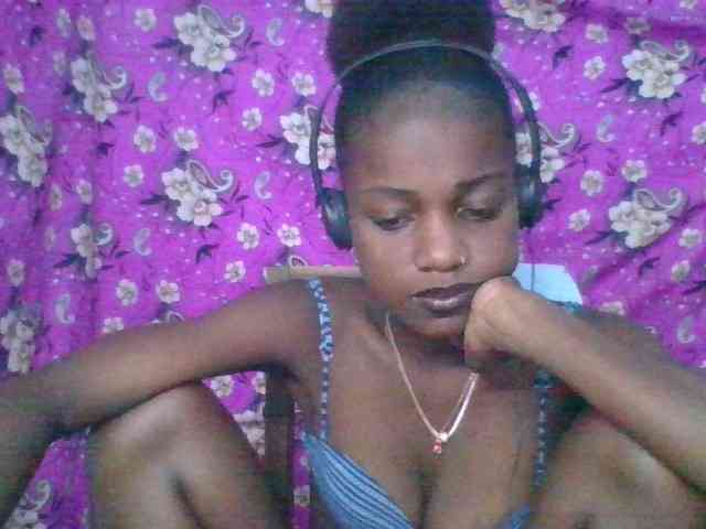 LovelyBlackGirl webcam