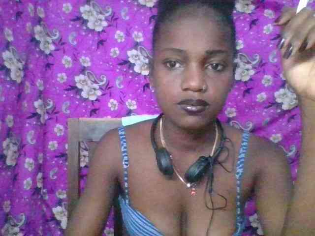 LovelyBlackGirl webcam
