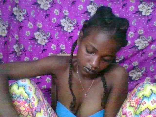 LovelyBlackGirl webcam