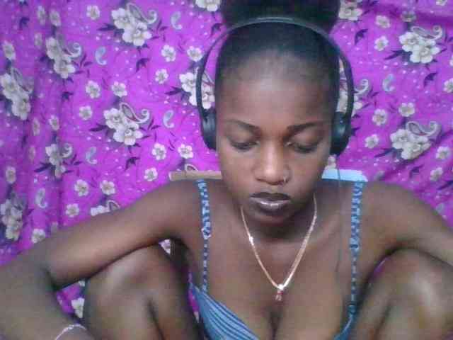 LovelyBlackGirl webcam