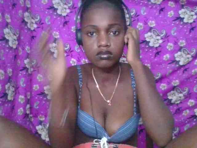LovelyBlackGirl webcam