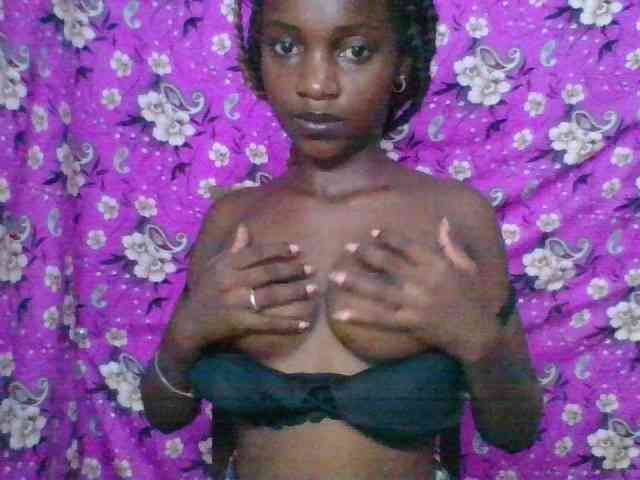 LovelyBlackGirl webcam