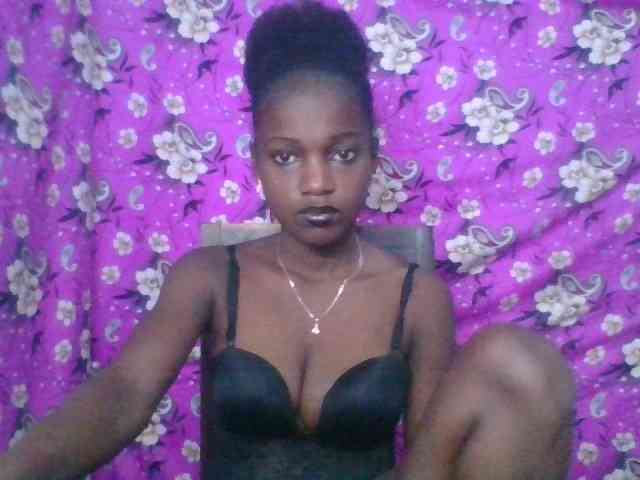 LovelyBlackGirl webcam