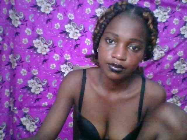 LovelyBlackGirl webcam