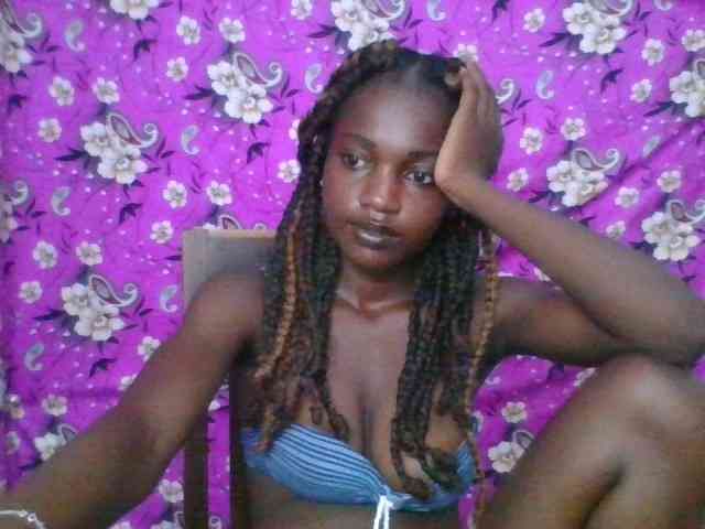 LovelyBlackGirl webcam