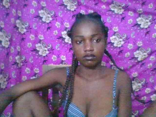 LovelyBlackGirl webcam
