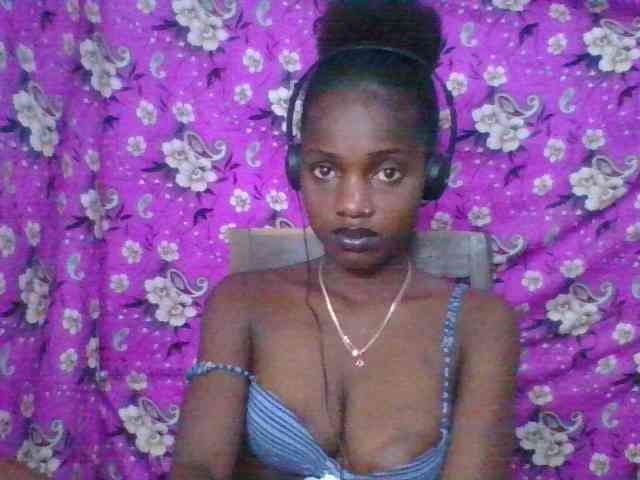 LovelyBlackGirl webcam