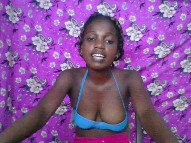 LovelyBlackGirl webcam