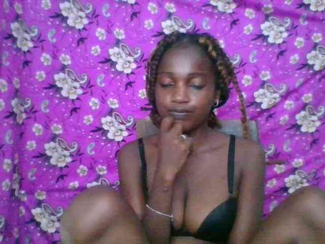 LovelyBlackGirl webcam