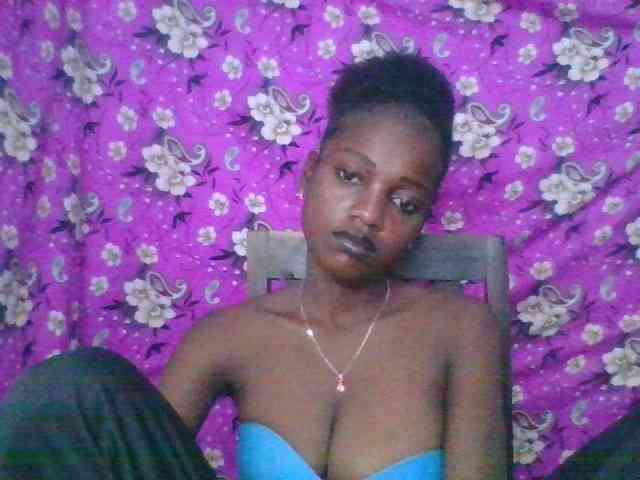 LovelyBlackGirl webcam