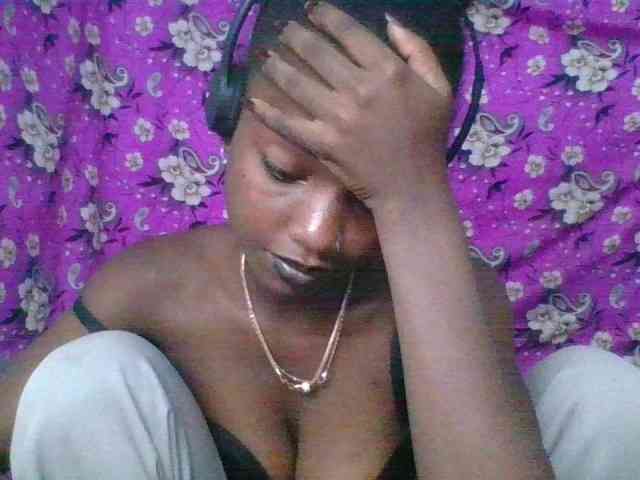 LovelyBlackGirl webcam