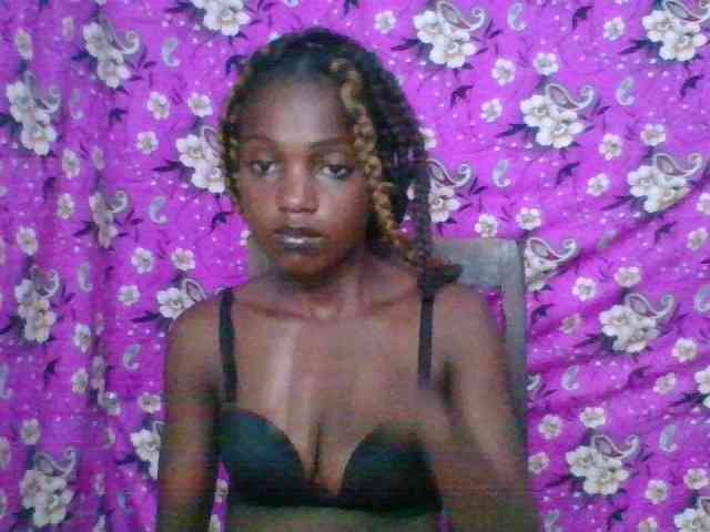 LovelyBlackGirl webcam