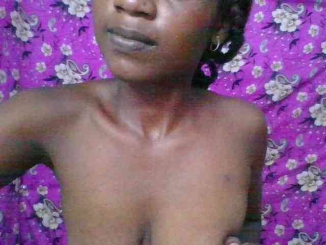 LovelyBlackGirl webcam